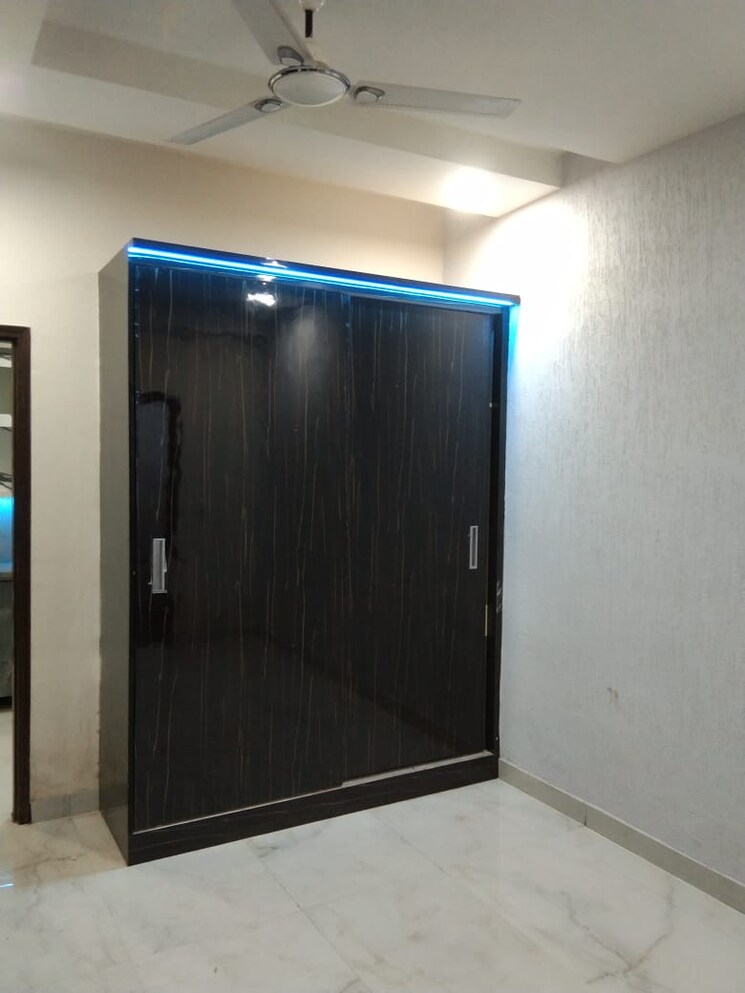 Room, sector 72 2 Bedroom 1050 Sq.Ft. Builder Floor In Sector 72 Noida 8640826