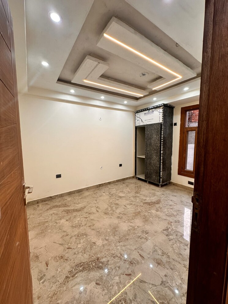 Room, sector 72 2 Bedroom 1050 Sq.Ft. Builder Floor In Sector 72 Noida 8640826