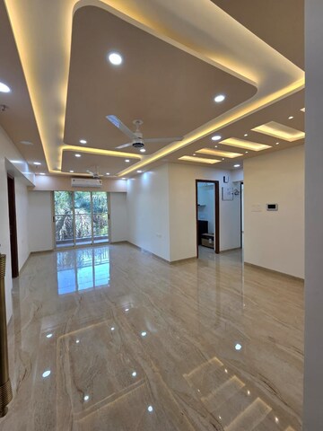 Room in 3 BHK Apartment at Juhu Gulmohar CHS, Vile Parle West – for Rent