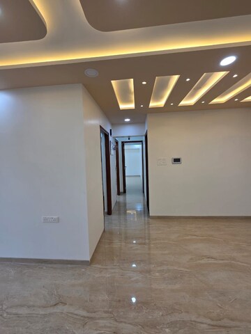 Room in 3 BHK Apartment at Juhu Gulmohar CHS, Vile Parle West – for Rent