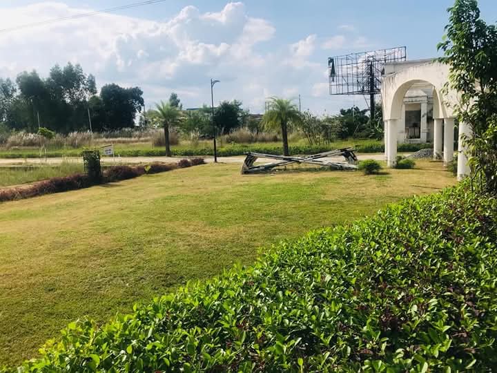 Plot For Sale in One City