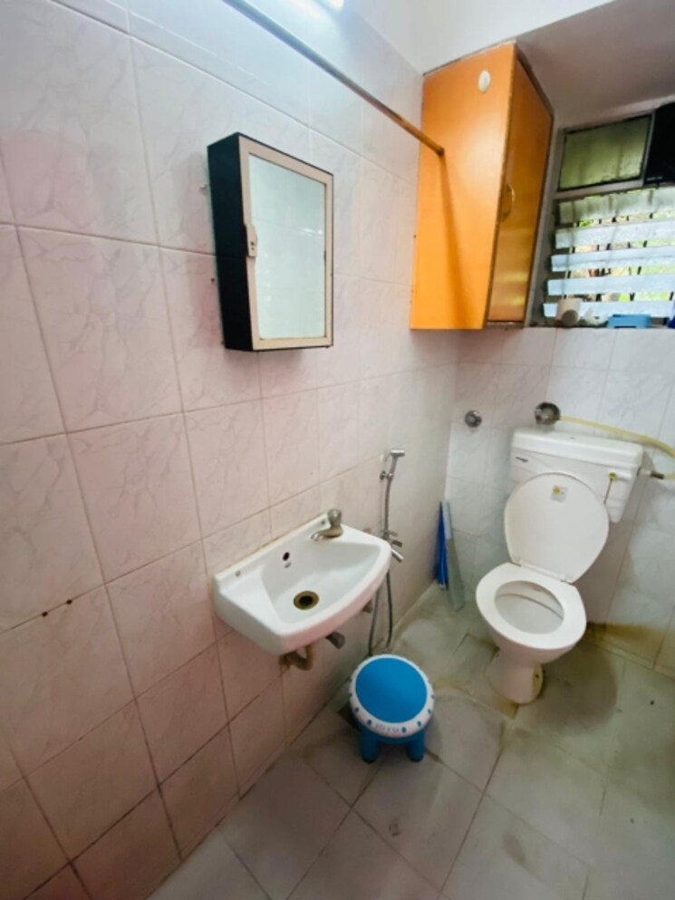 Bathroom, sarala-apartments-model-colony 3 Bedroom 1500 Sq.Ft. Apartment In Model Colony Pune 8640873