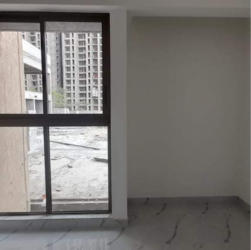 Room in 2 BHK Apartment at Raymond Ten X Habitat, Swastik Garden – for Rent