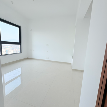 Room in 2 BHK Apartment at Kalpataru Immensa, Kolshet Industrial Area – for Rent