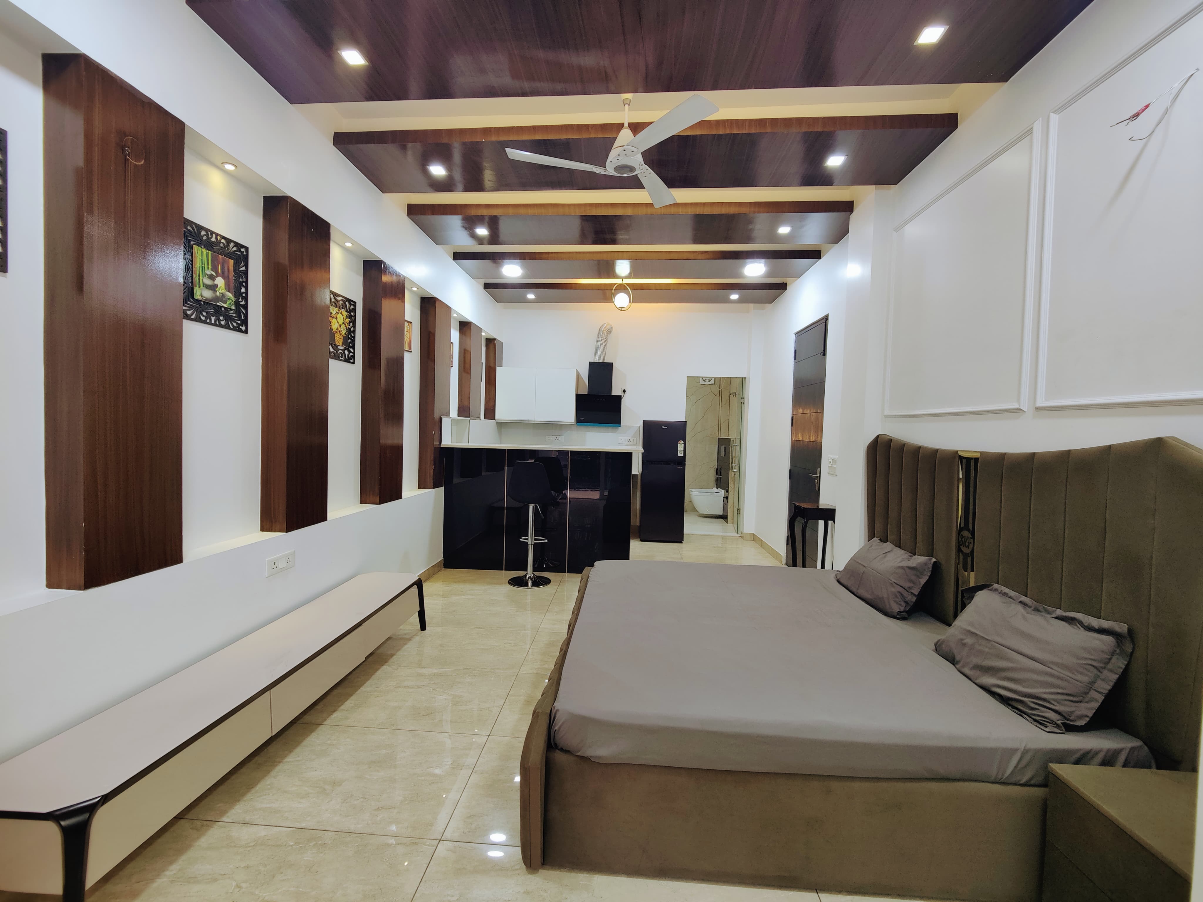 Studio  600 Sq.Ft. Builder Floor in Baani Square