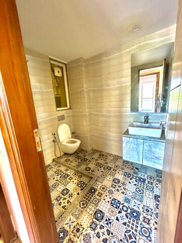 Bathroom in 3 BHK Builder Floor at SAS Tower, Sector 38 – for Rent