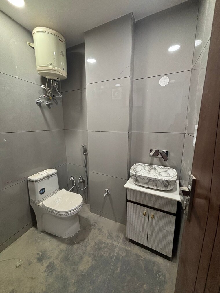 Bathroom, govindpuri 2 Bedroom 600 Sq.Ft. Builder Floor In Govindpuri Delhi 8640989