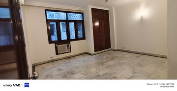 Room in 3 BHK Builder Floor at Defence Colony – for Rent