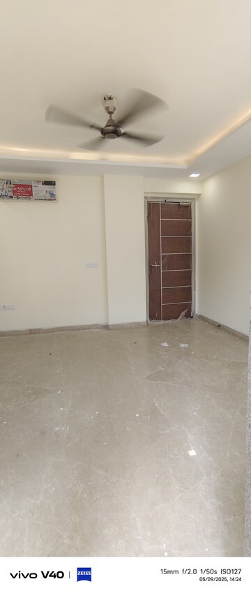 Room in 4 BHK Builder Floor at RWA Hauz Khas Block C 5, Hauz Khas – for Rent
