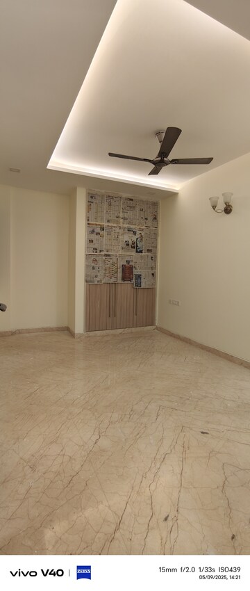 Room in 4 BHK Builder Floor at RWA Hauz Khas Block C 5, Hauz Khas – for Rent