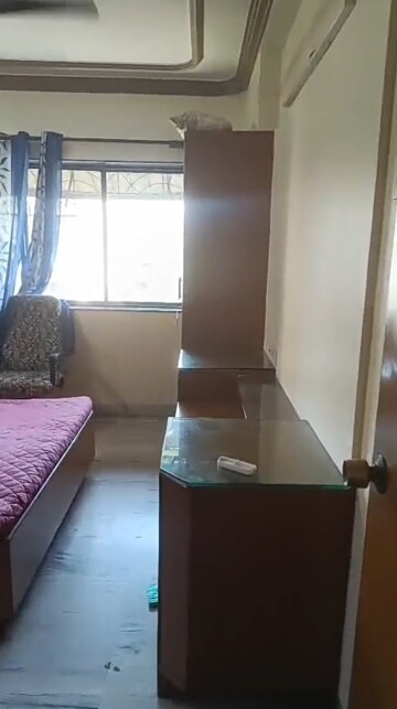Bedroom in 2 BHK Apartment at Andheri West – for Rent