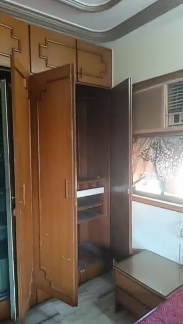 Bedroom in 2 BHK Apartment at Andheri West – for Rent