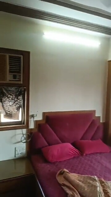 Bedroom in 2 BHK Apartment at Andheri West – for Rent