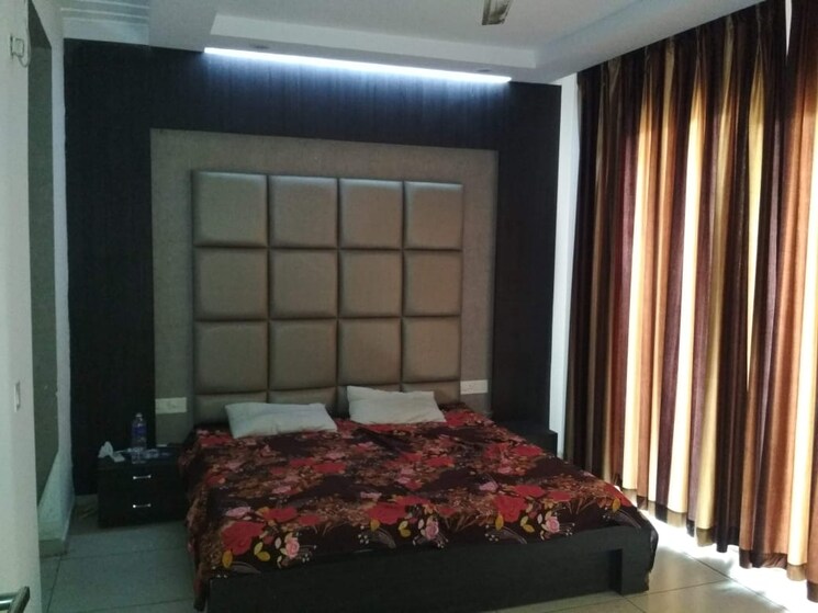 Bedroom, central-town 1 Bedroom 900 Sq.Ft. Apartment In Vip Road Zirakpur 8641023