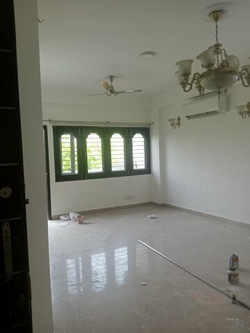 Room in 3 BHK Builder Floor at Lajpat Nagar Iii – for Rent