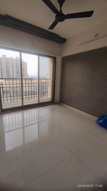 Room in 2 BHK Apartment at Agarwal Paramount, Virar West – for Rent