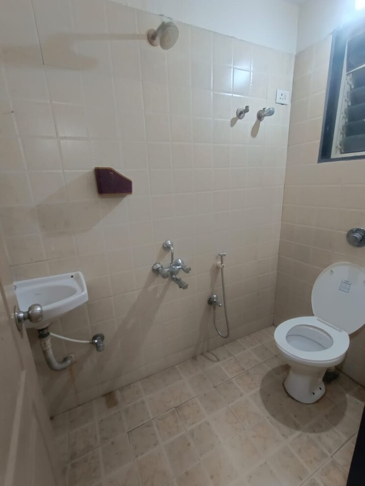 Bathroom, shree-bhagwan-chs 3 Bedroom 1500 Sq.Ft. Apartment In Nerul Navi Mumbai 8641077
