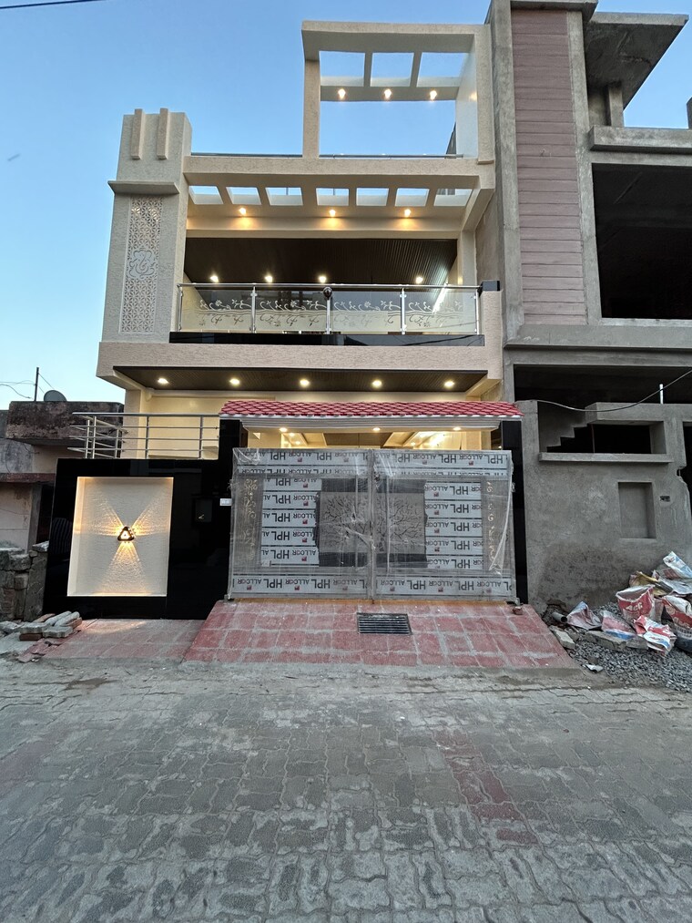 Exterior View, krishna nagar 3.5 Bedroom 2500 Sq.Ft. Villa In Krishna Nagar Lucknow 8641086