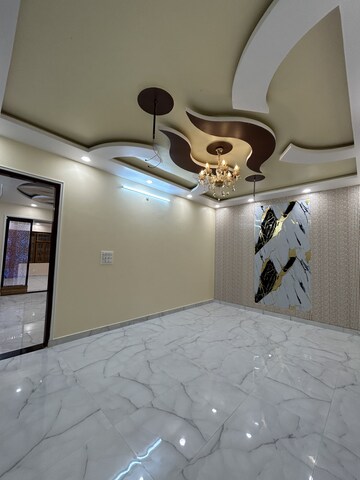 Room in 3.5 BHK Villa at Krishna Nagar – for Sale