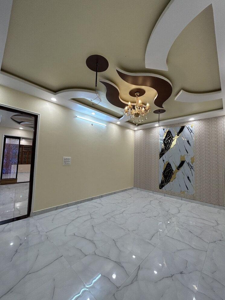 Room, krishna nagar 3.5 Bedroom 2500 Sq.Ft. Villa In Krishna Nagar Lucknow 8641086
