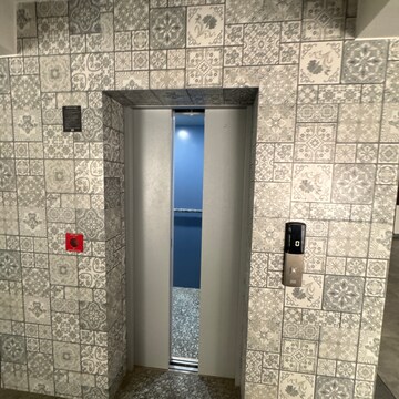 Lift in 4 BHK Apartment at Sahastradhara Road – for Sale
