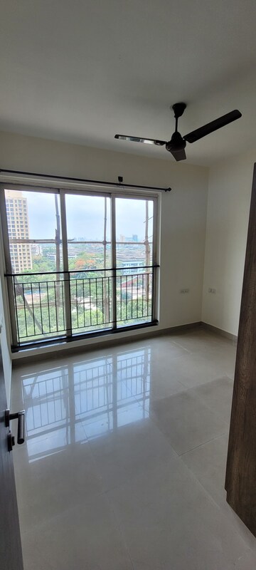 Room in 2 BHK Apartment at Rustomjee Athena, Majiwada – for Rent