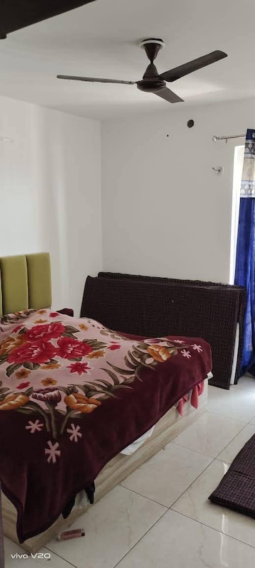 Master Bedroom in 2 BHK Apartment at Hazratganj – for Rent