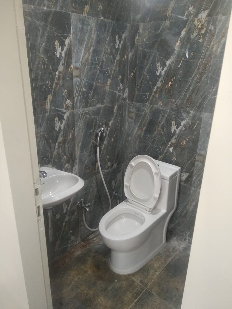 Bathroom, trade-avenue Commercial Office Space 1590 Sq.Ft. In Andheri East Mumbai 8641164