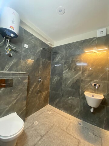 Furnished Amenities in 3 BHK Apartment at Sweta Central Park II, Sector 48 – for Sale
