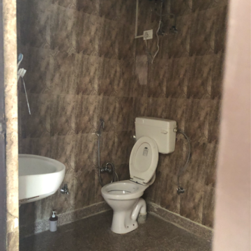 Bathroom in 2.5 BHK Villa at Sector 21 – for Rent