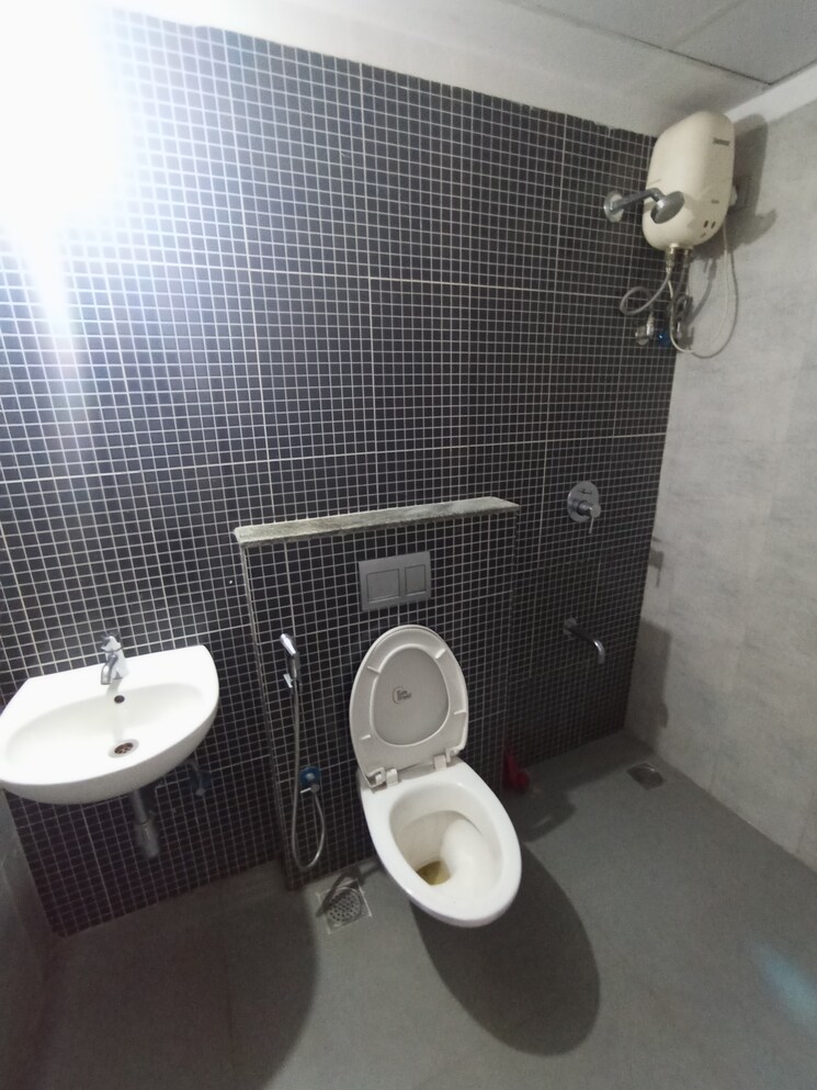 Bathroom, lodha-palava-downtown 3 Bedroom 940 Sq.Ft. Apartment In Dombivli East Thane 8641491