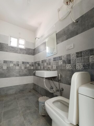Team Area in 3 BHK Builder Floor at Hrbr Layout – for Sale