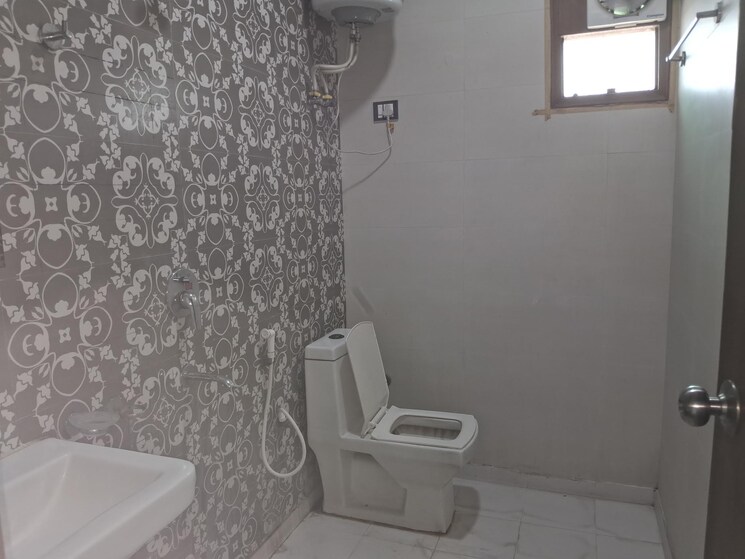 Bathroom, malviya nagar 3 Bedroom 1000 Sq.Ft. Builder Floor In Malviya Nagar Delhi 8641583