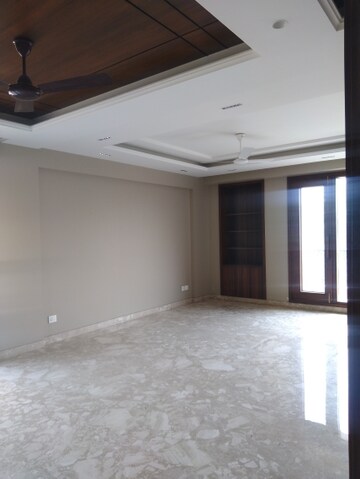 Room in 4 BHK Builder Floor at Boutique Residential Apartment, Greater Kailash I – for Rent