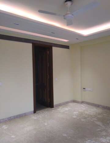 Room in 4 BHK Builder Floor at Boutique Residential Apartment, Greater Kailash I – for Rent