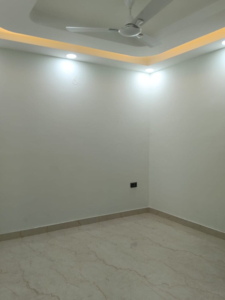 Room, dayanand colony 3 Bedroom 1200 Sq.Ft. Builder Floor In Dayanand Colony Delhi 8641654
