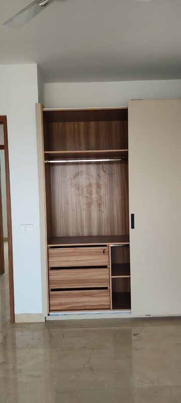 Furnished Amenities in 3 BHK Apartment at Shalimar Vista, Gomti Nagar – for Rent