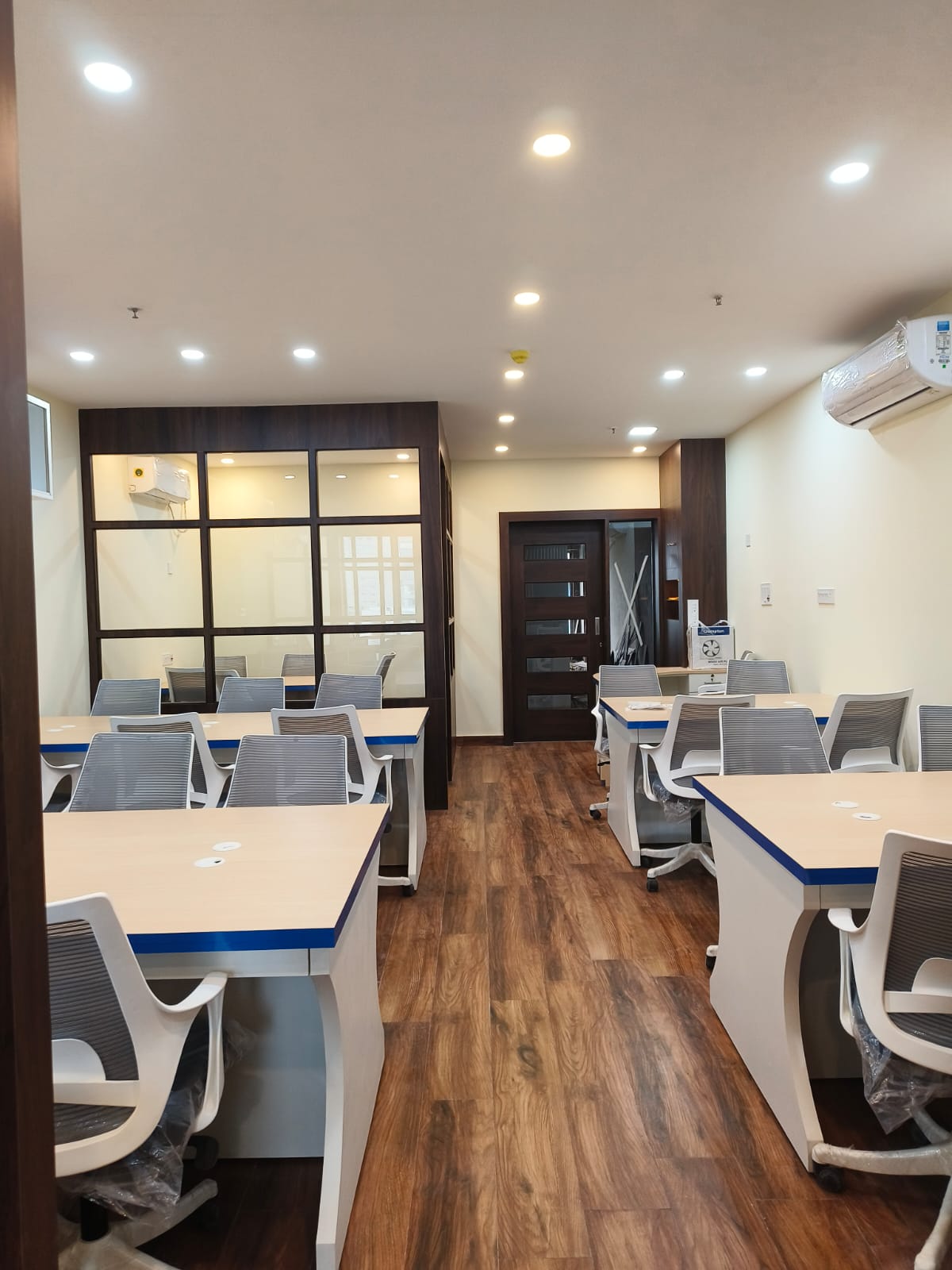Office Space For Rent in Salt Lake Sector V