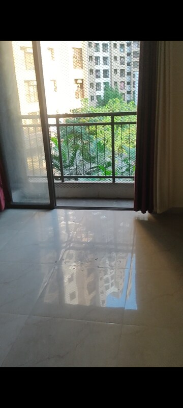 Room in 2 BHK Apartment at Sunteck West World, Naigaon East – for Rent