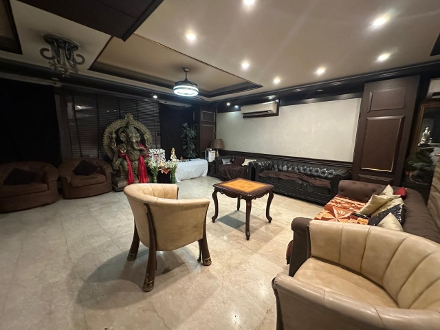 3 BHK + Servant Room Builder Floor For Sale in Veera Safdarjung Enclave