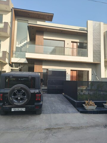 6 BHK Independent House For Sale in Aerocity