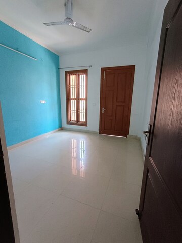 Room in 3 BHK Villa at Amrapali Leisure Valley, Tech Zone 4 Greater Noida – for Rent