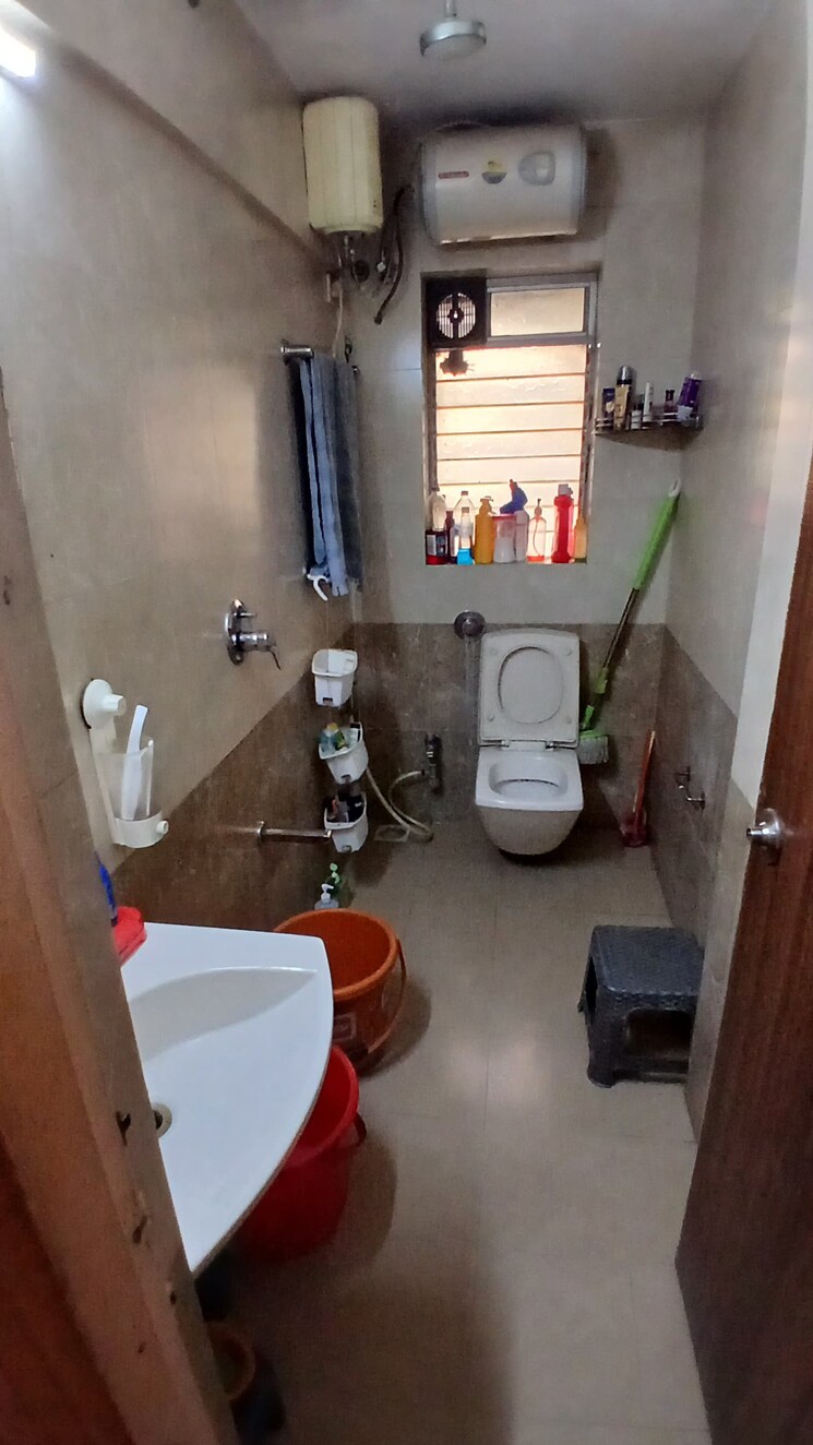 Bathroom, lokhandwala-whispering-palms 2 Bedroom 930 Sq.Ft. Apartment In Kandivali East Mumbai 8641757