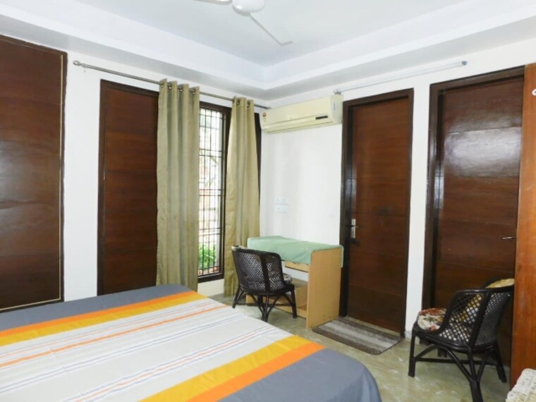 Bedroom, south extension i 3 Bedroom 1800 Sq.Ft. Builder Floor In South Extension I Delhi 8641905