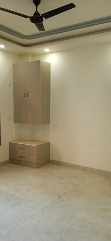 Room in 2 BHK Builder Floor at Dashrath Puri – for Sale