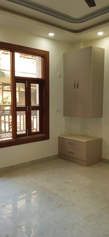 2 BHK Builder Floor For Sale in Dashrath Puri