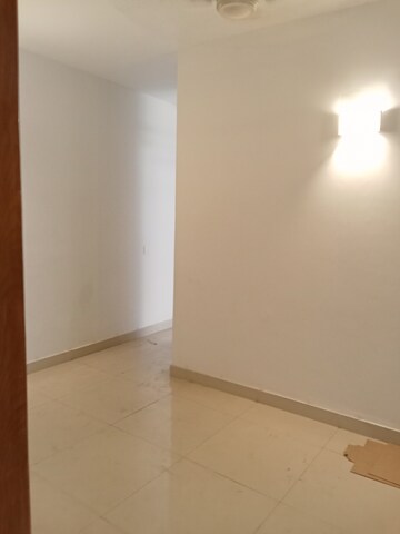 Room in 2 BHK Builder Floor at Veera Safdarjung Enclave, Safdarjung Enclave – for Rent