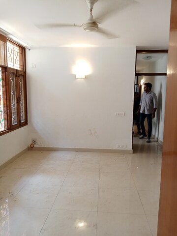 Room in 2 BHK Builder Floor at Veera Safdarjung Enclave, Safdarjung Enclave – for Rent