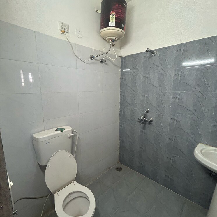Bathroom, kharar landran road 1 Bedroom 750 Sq.Ft. Apartment In Kharar Landran Road Mohali 8641906