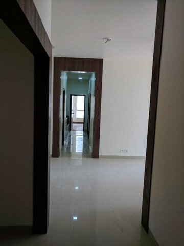 Room in 2.5 BHK Apartment at Indiabulls Centrum Park, Sector 103 – for Rent